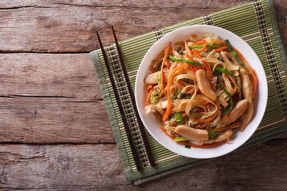 difference between chop suey and chow mein veg