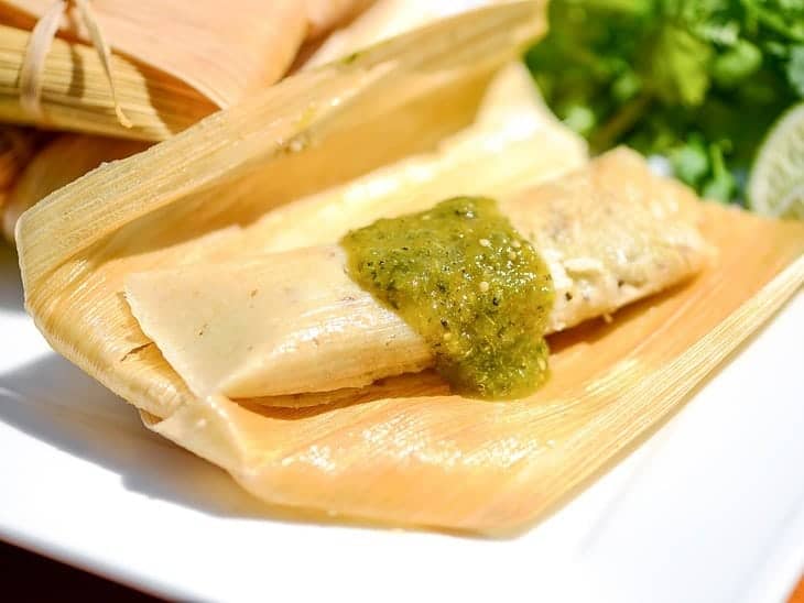 how-to-serve-tamales-plating