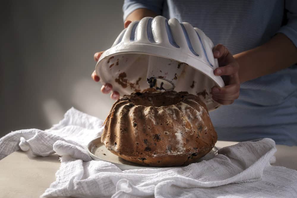 how-to-get-cake-out-of-bundt-pan-7