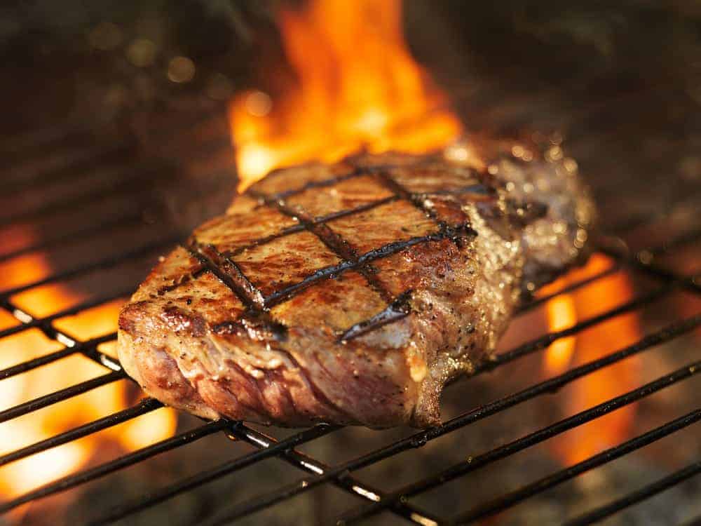 5 Expert Tips For Grilling Your Steaks On Charcoal
