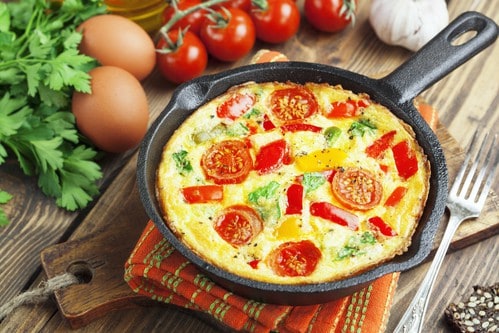 Making omelette: How to Handle Eggs to Keep omelettes Safe?