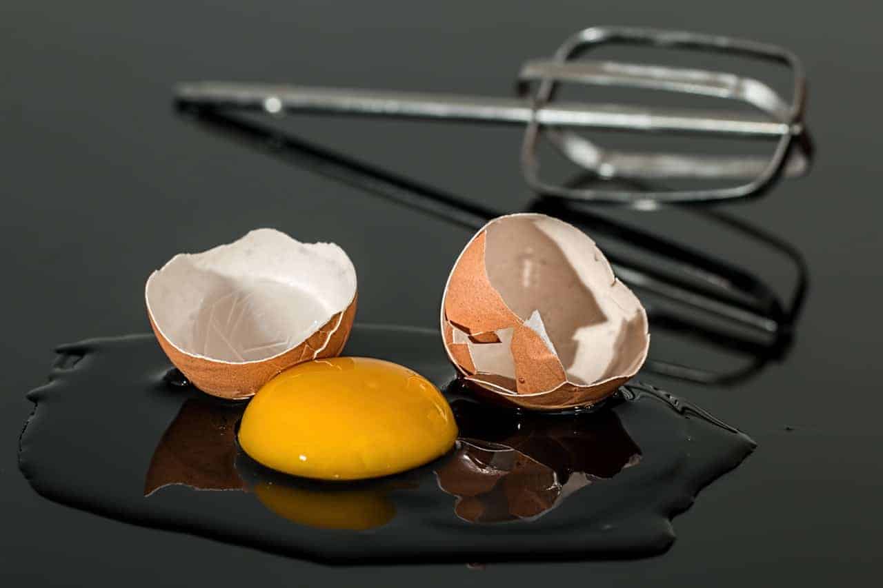 handle-eggs-keep-omelets-safe