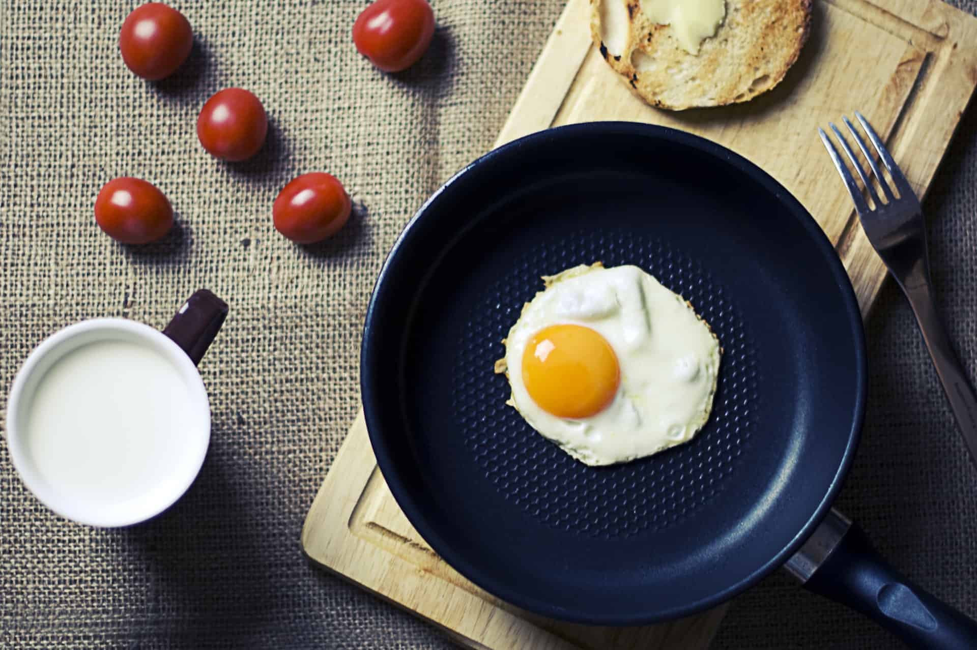 handle-eggs-keep-omelets-safe