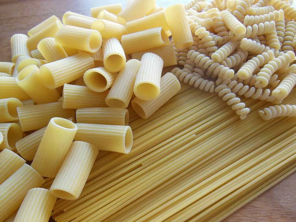 can you eat raw pasta